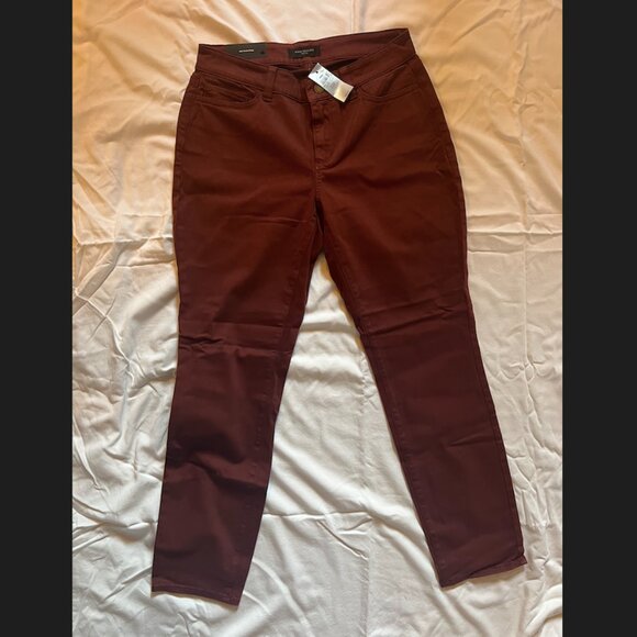 NWT Red Ann Taylor Denim, The Skinny leg Curvy fit, 10 Petite - Picture 2 of 5